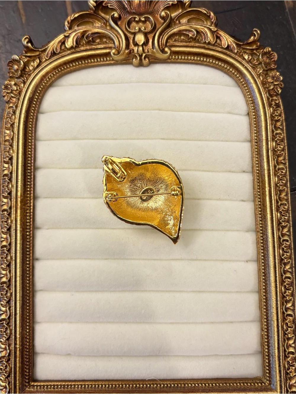 Vintage SIGNED KJL Kenneth Jay Lane Seashell Brooch Pendant Gold Tone Shell Pin - Picture 2 of 8